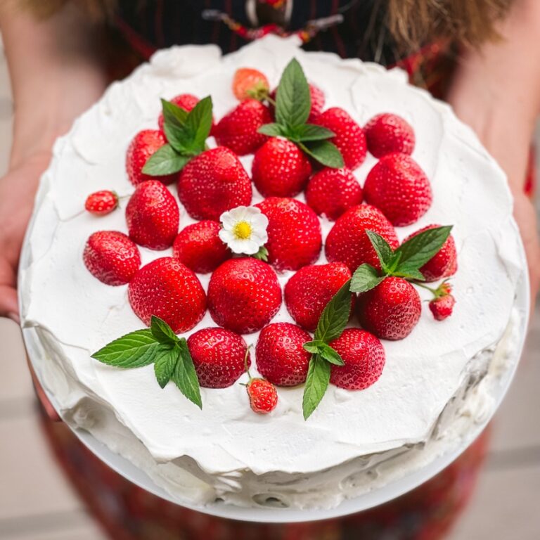 Swedish Strawberry Cream Cake (Jordgubbstårta)